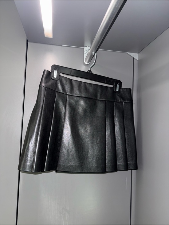 Alice + Olivia Dresses & Skirts - Alice + Olivia Black Pleated Faux Leather Mini Skirt